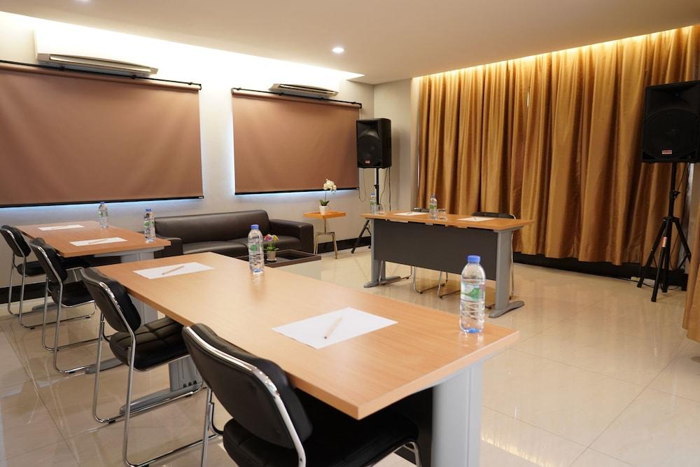 Green Point Residence Hotel Бангкок Экстерьер фото